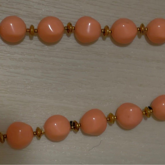 Elegant oyster colored Beaded 9”Necklace - Picture 12 of 12